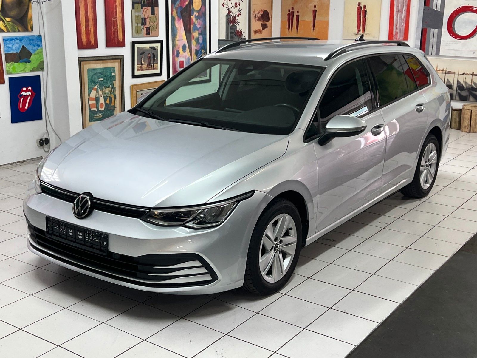 Volkswagen Golf VIII Variant Life eTSI - Samsaru's Car Outlet