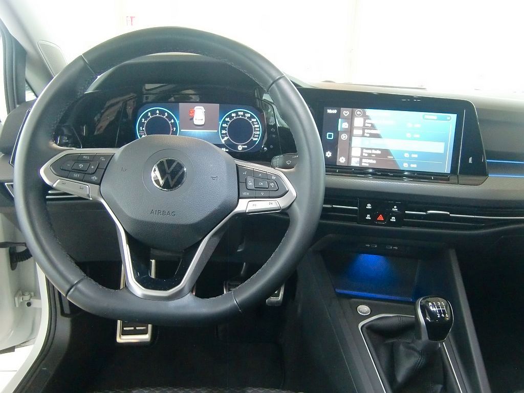 Volkswagen Golf VIII 1.5TSI Active - Samsaru's Car Outlet