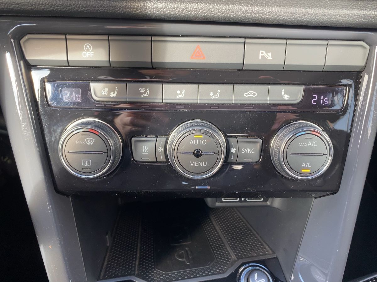 Volkswagen T-Roc 2.0 TSI DSG Sport 4M - Samsaru's Car Outlet