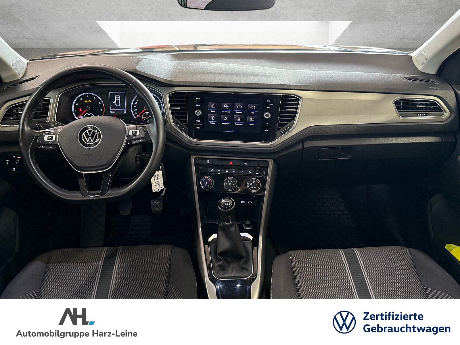 Volkswagen T-Roc 1.0 TSI Style - Samsaru's Car Outlet