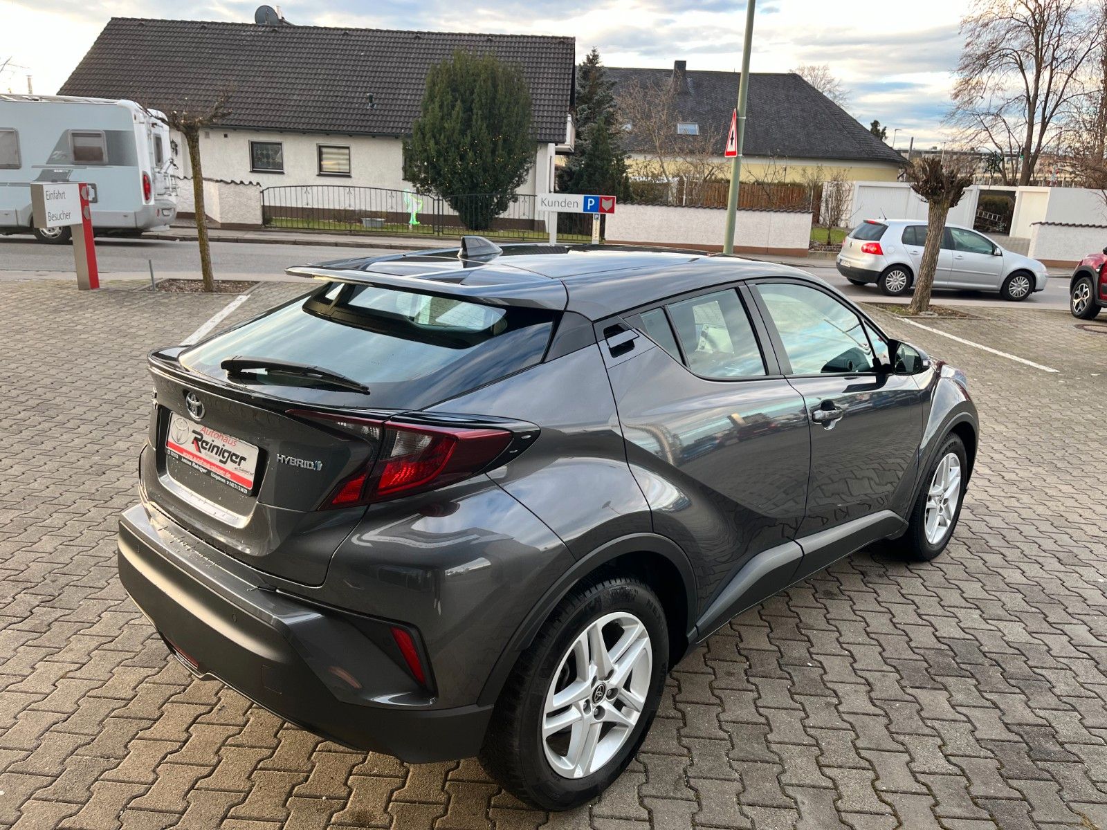 Toyota C-HR 1.8l VVT-i Hybrid - Samsaru's Car Outlet