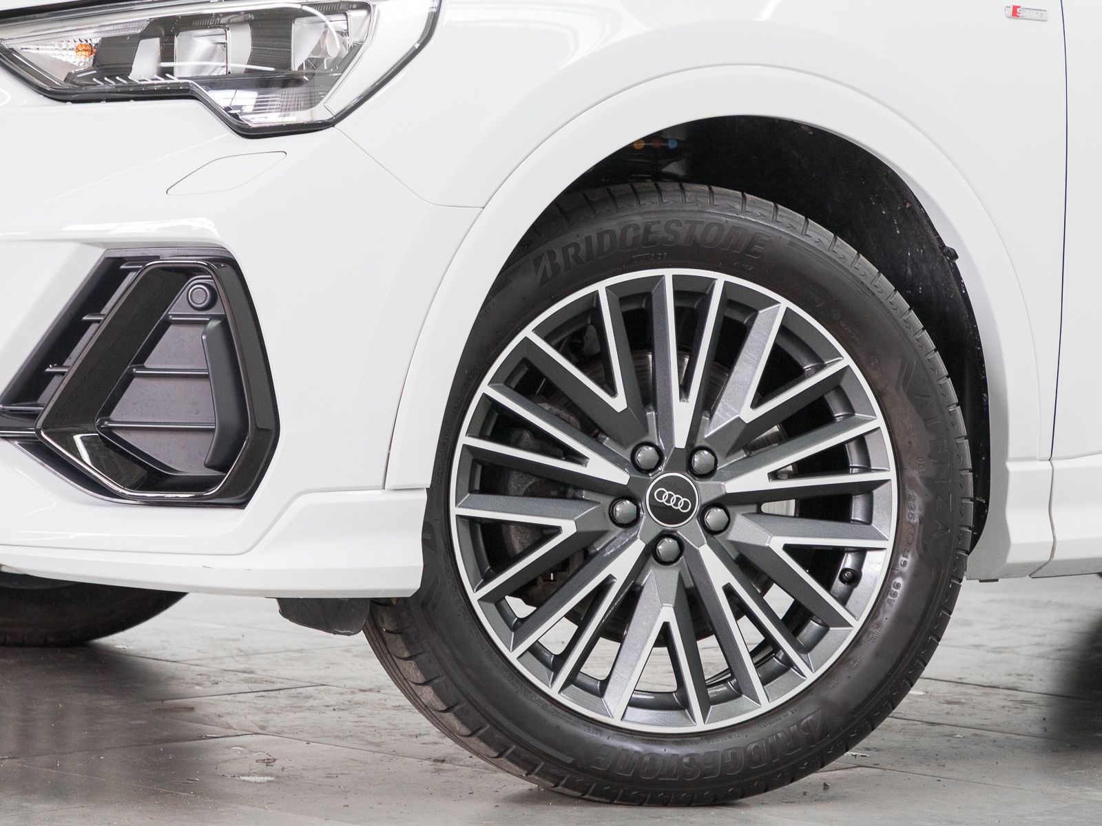 Audi Q3 40 TFSI Q S LINE - Samsaru's Car Outlet
