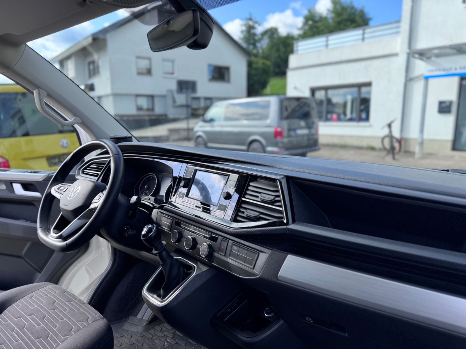 Volkswagen T6.1 Multivan Comfortline - Samsaru's Car Outlet
