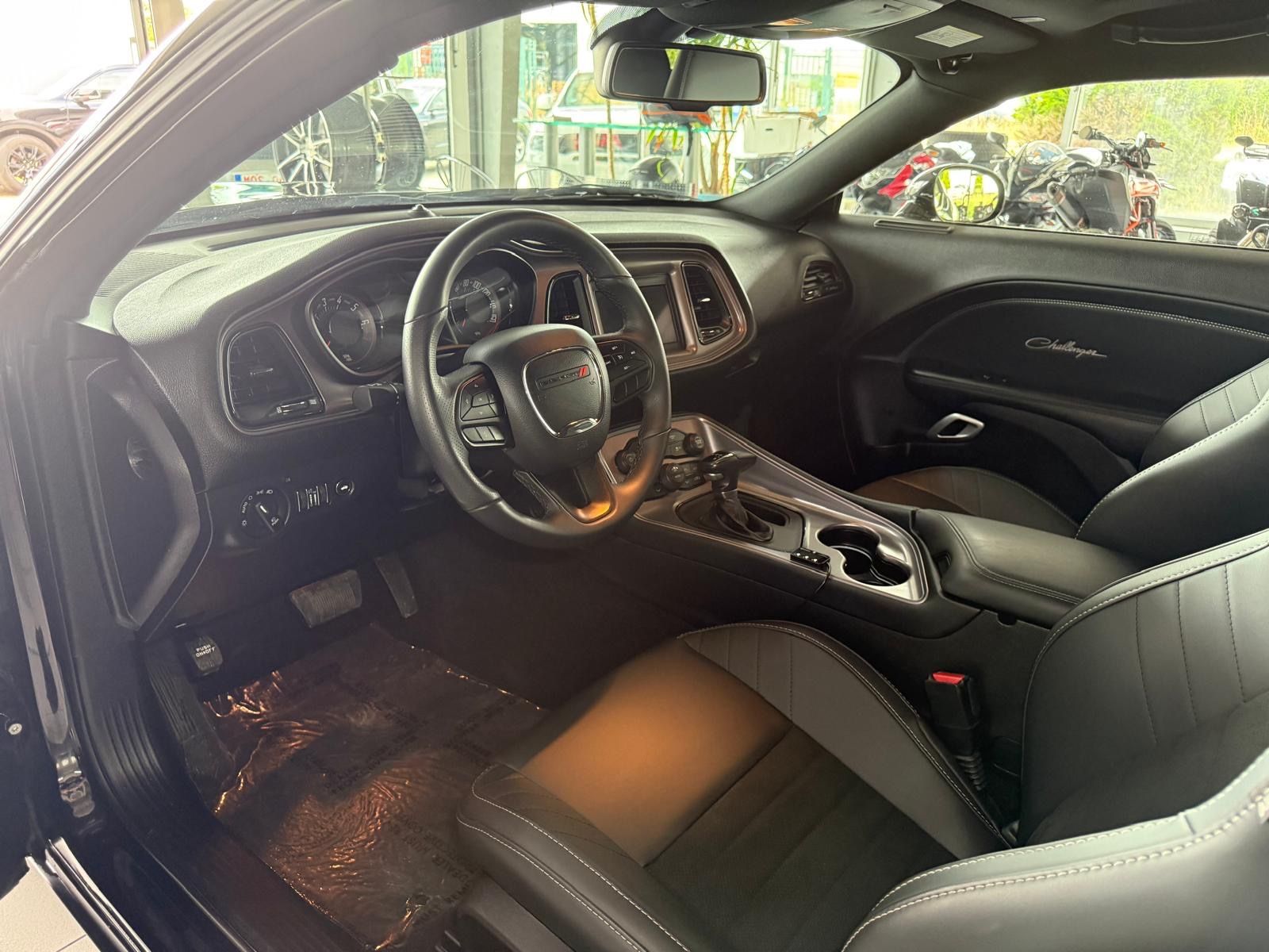 Dodge Challenger 3,6 Leder Kamera 8 Gang 2023