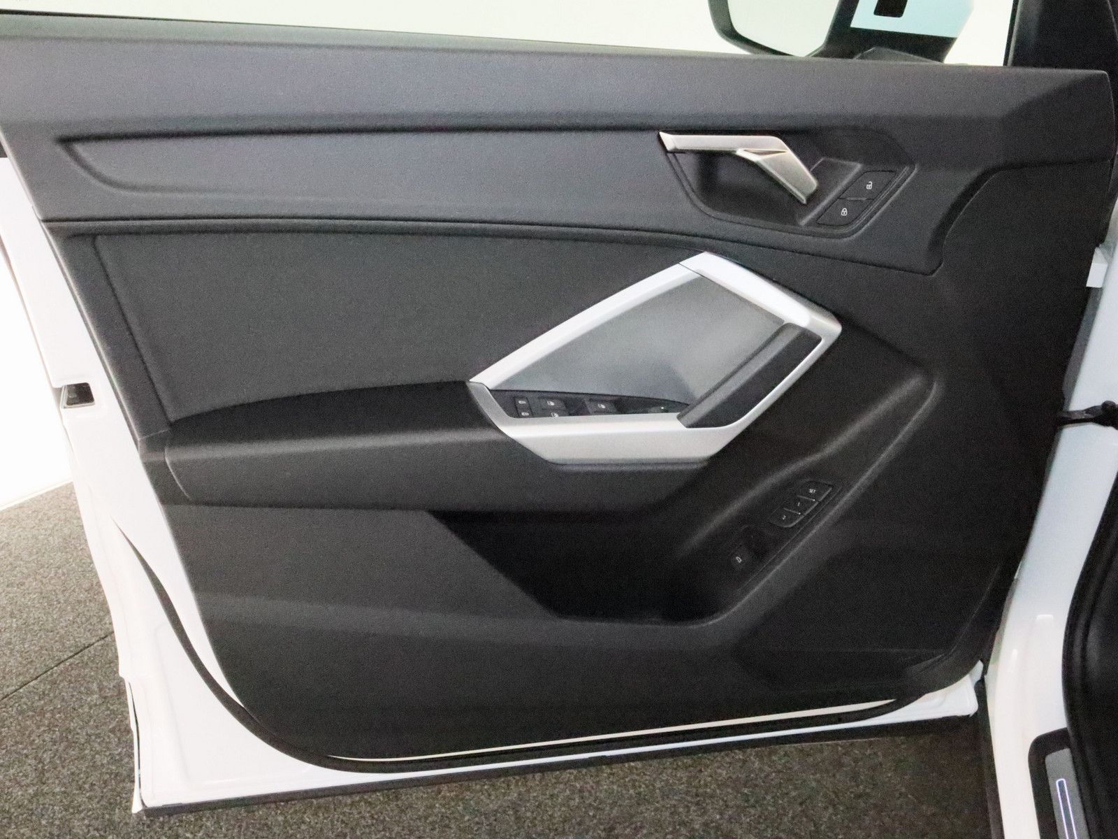 Audi Q3 40 TDI quattro S line - Samsaru's Car Outlet