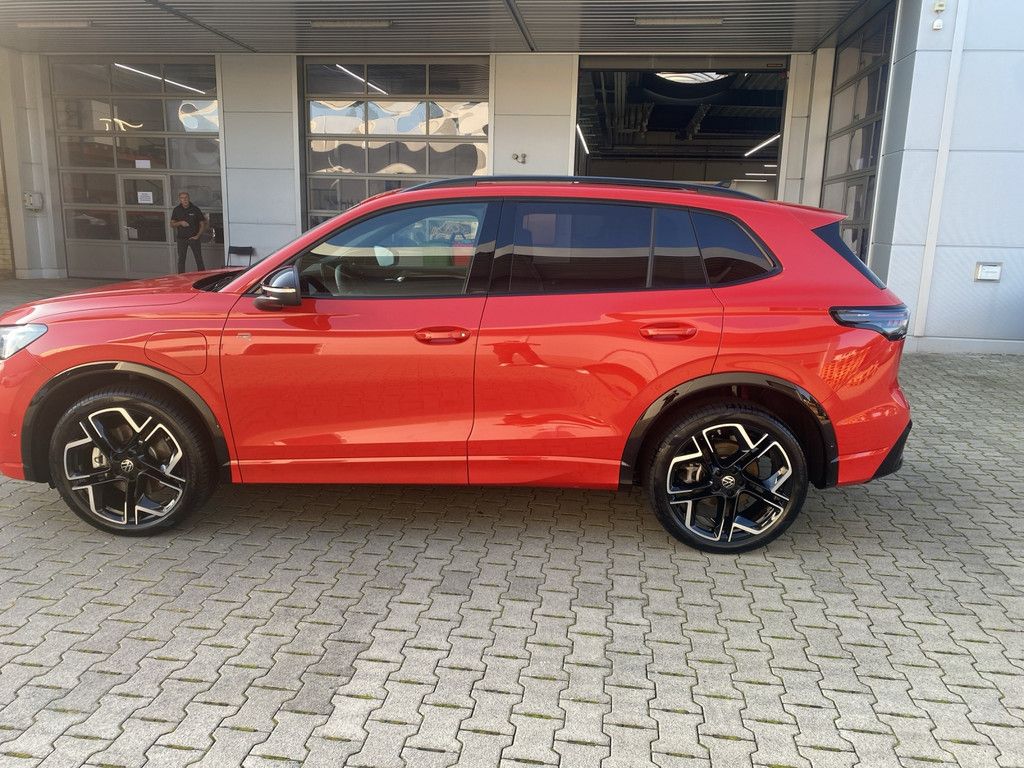 Volkswagen Tiguan 1.5 TSI eHybrid R-Line DSG AHK+PANO+RFK+M