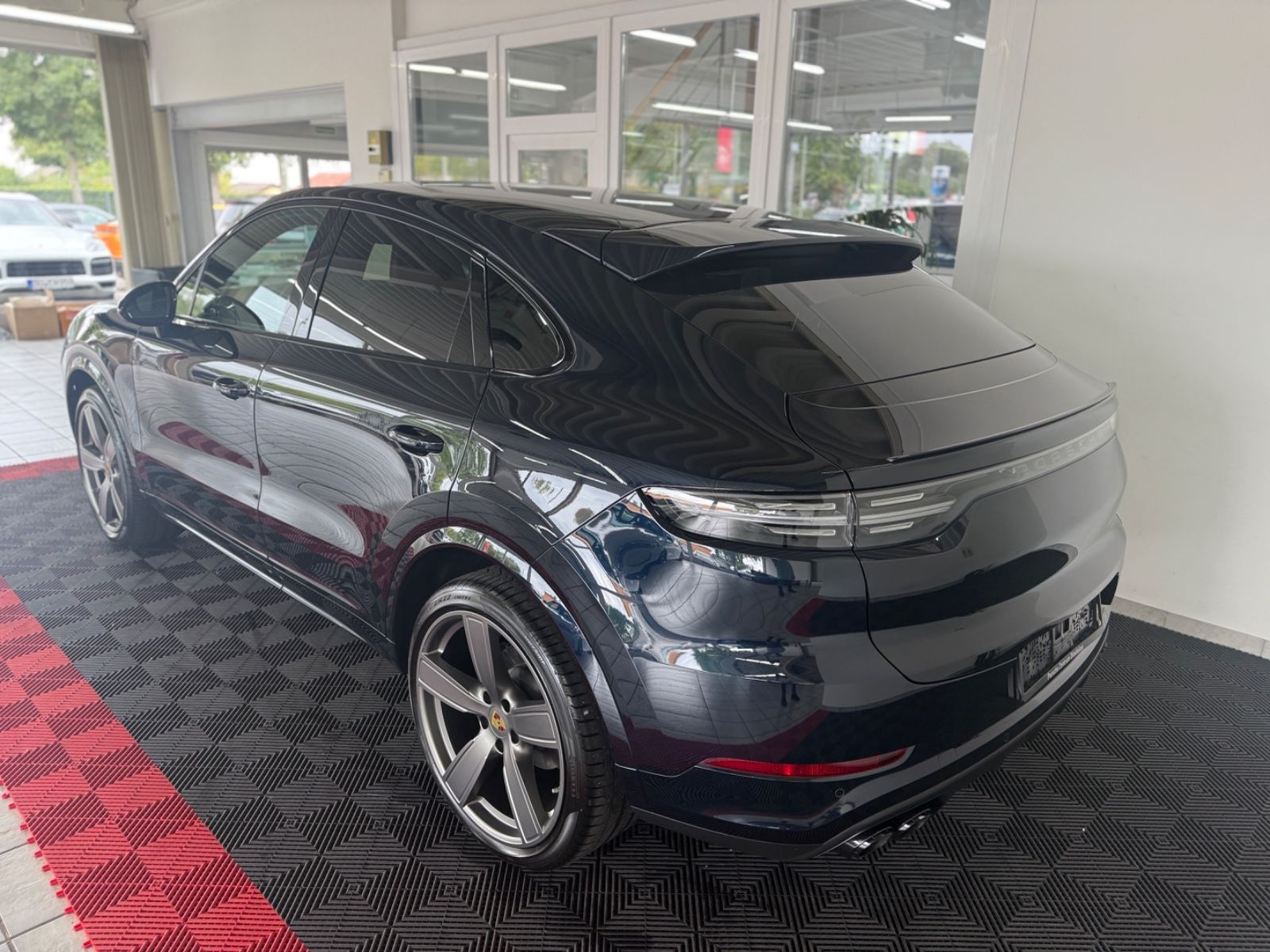 Porsche Cayenne Coupe Platinum Edition 1.Hand Approved