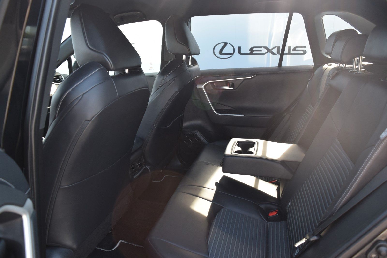 Toyota RAV 4 RAV4 Hybrid 4x2 Black Edition - Samsaru's Car Outlet