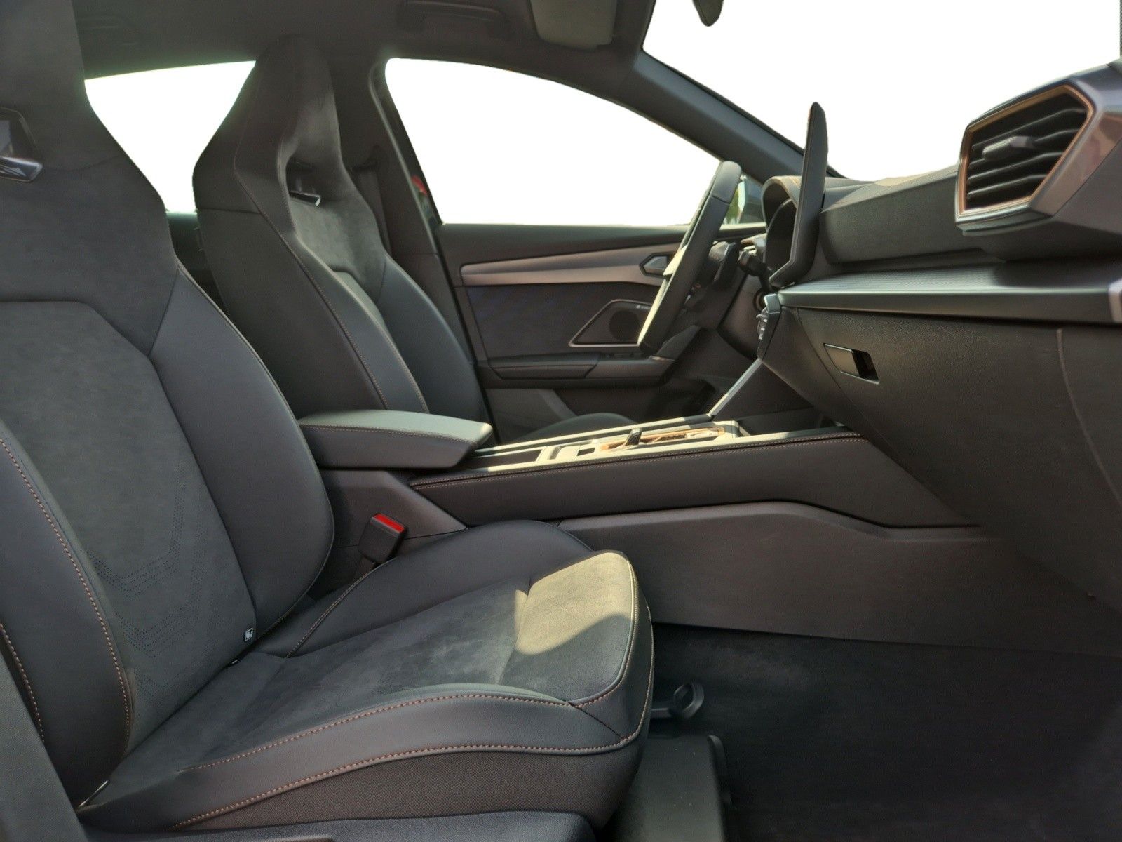Cupra Formentor 1.5 eTSI - Samsaru's Car Outlet