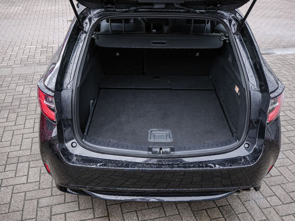 Toyota Corolla Touring Sports 2.0 Hybrid Business - Samsaru's Car Outlet