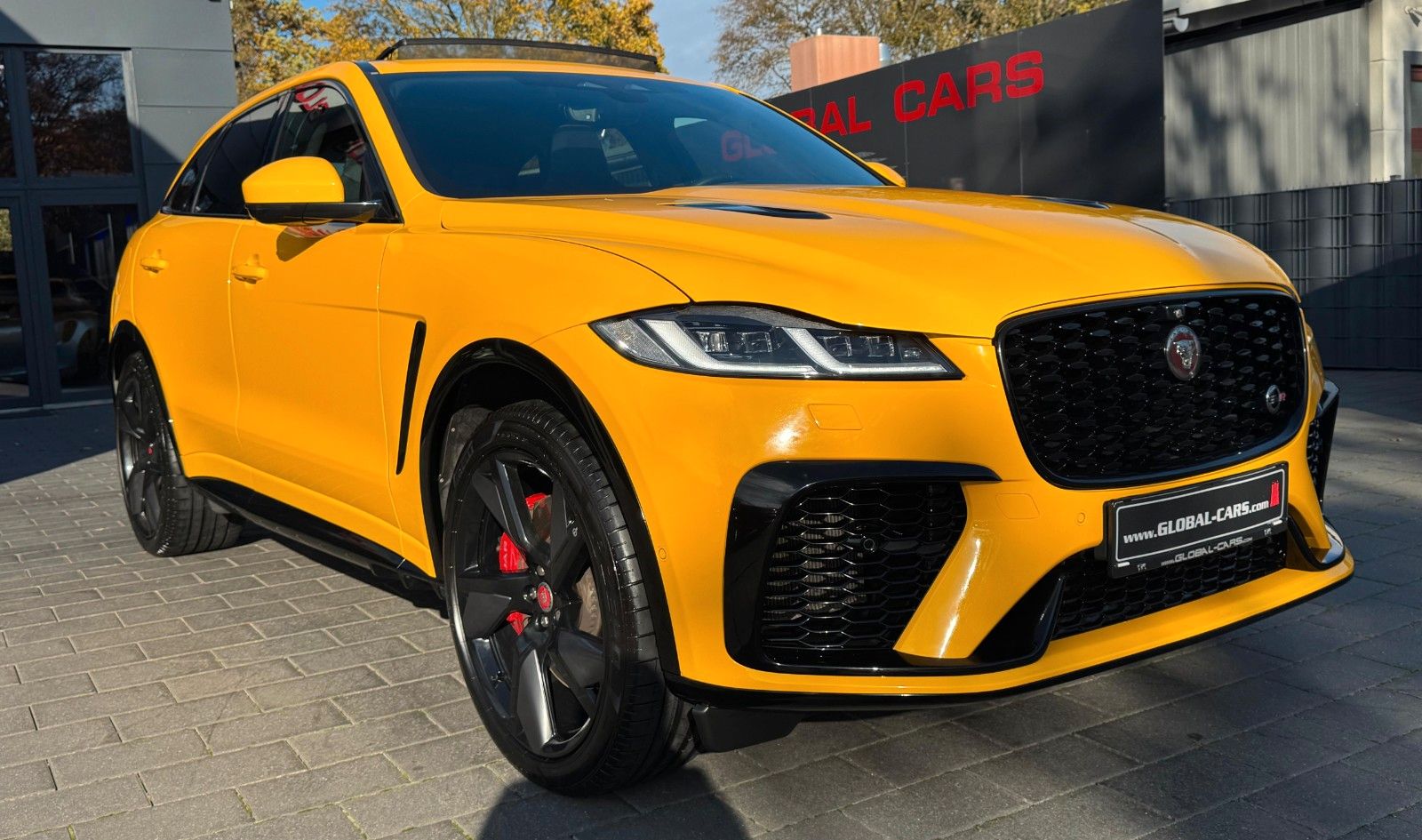 Jaguar F-PACE P550 SVR AWD*PANO*HUD*22"ALU*ACC*