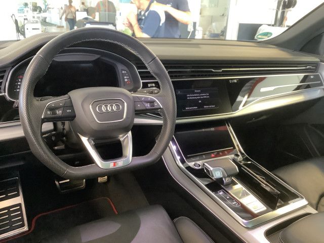 Audi Q8 55 TFSI quat. S line - Samsaru's Car Outlet