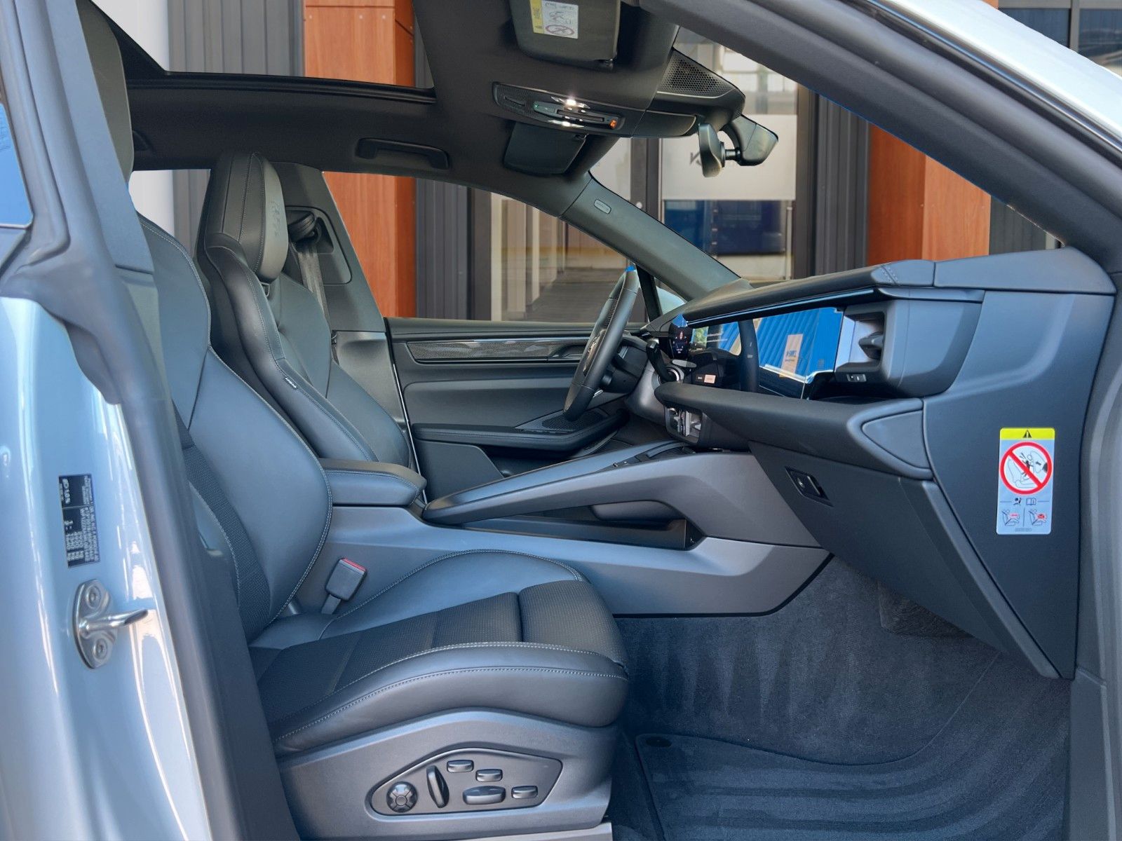 Porsche Macan Electric 4 Carbon · Mega Spec · NP122.500€