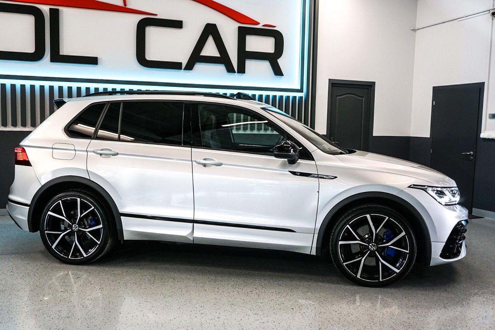 Volkswagen Tiguan R 4Motion - Samsaru's Car Outlet