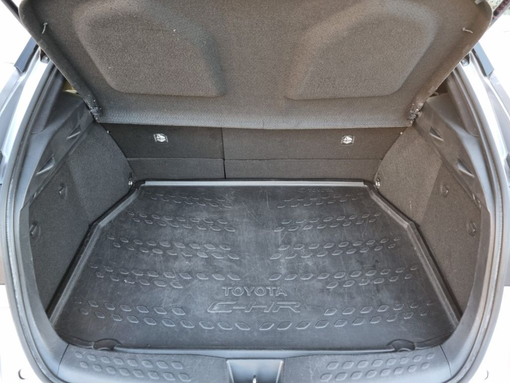 Toyota C-HR 2.0 Hybrid - Samsaru's Car Outlet