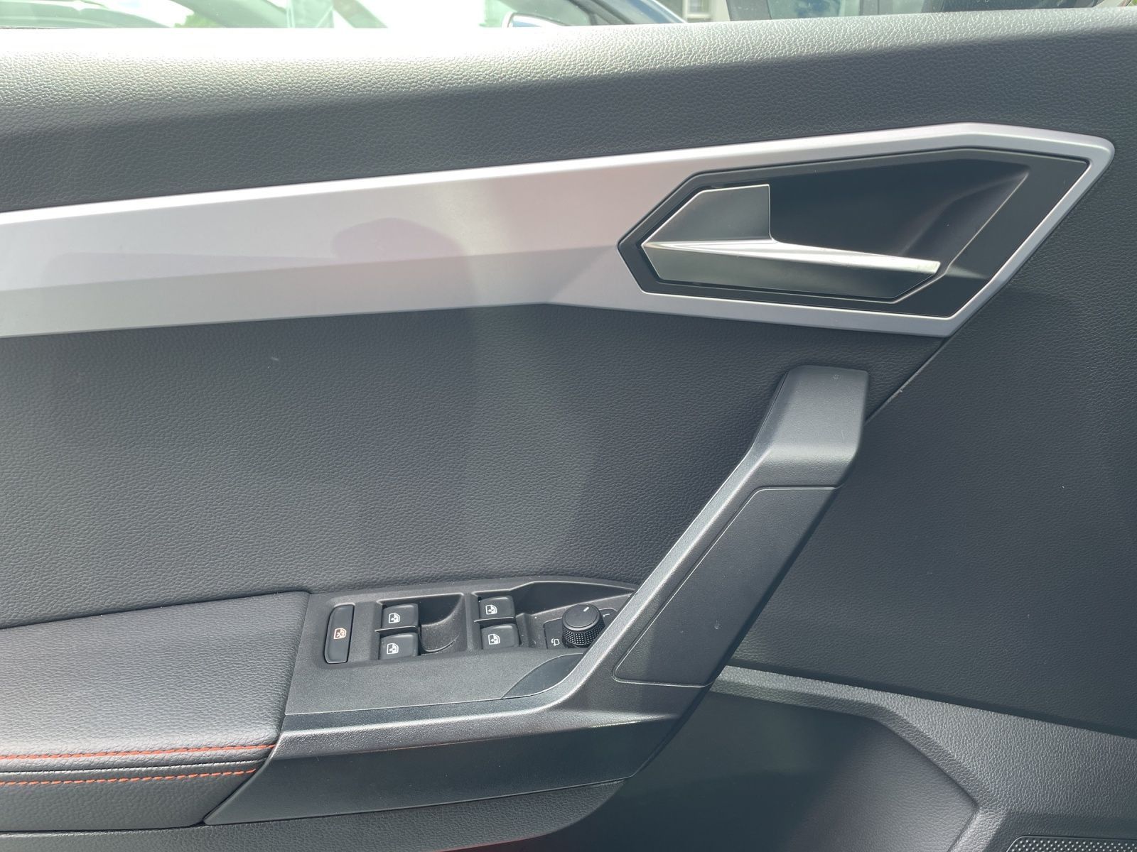 Seat Arona 1.5 TSI DSG FR NAVI AHK ACC PARKL SH GJR