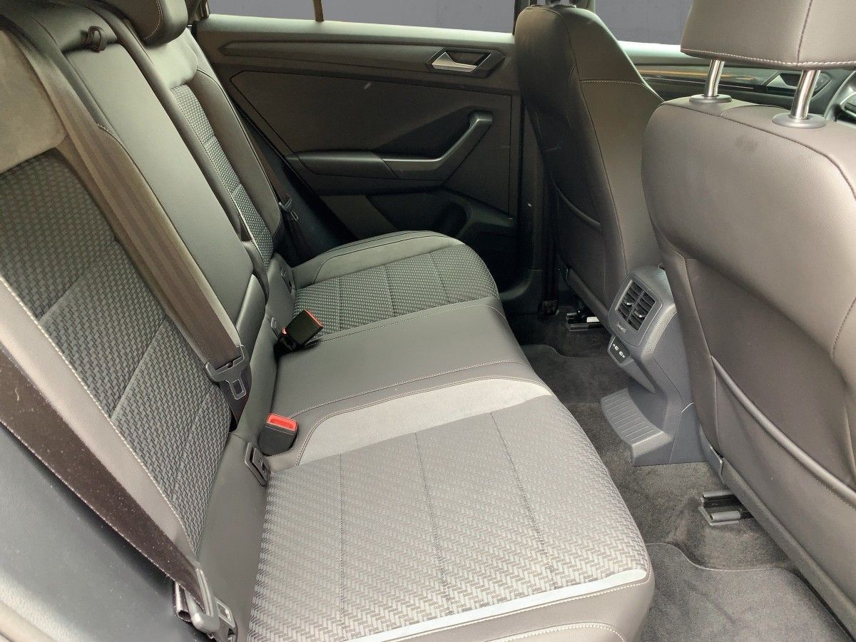 Volkswagen T-Roc 1.5TSI DSG R-LINE - Samsaru's Car Outlet