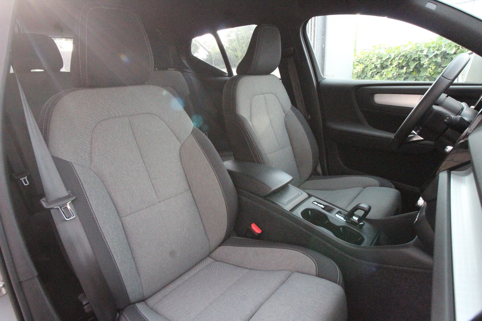 Volvo XC40 Core B3 - Samsaru's Car Outlet
