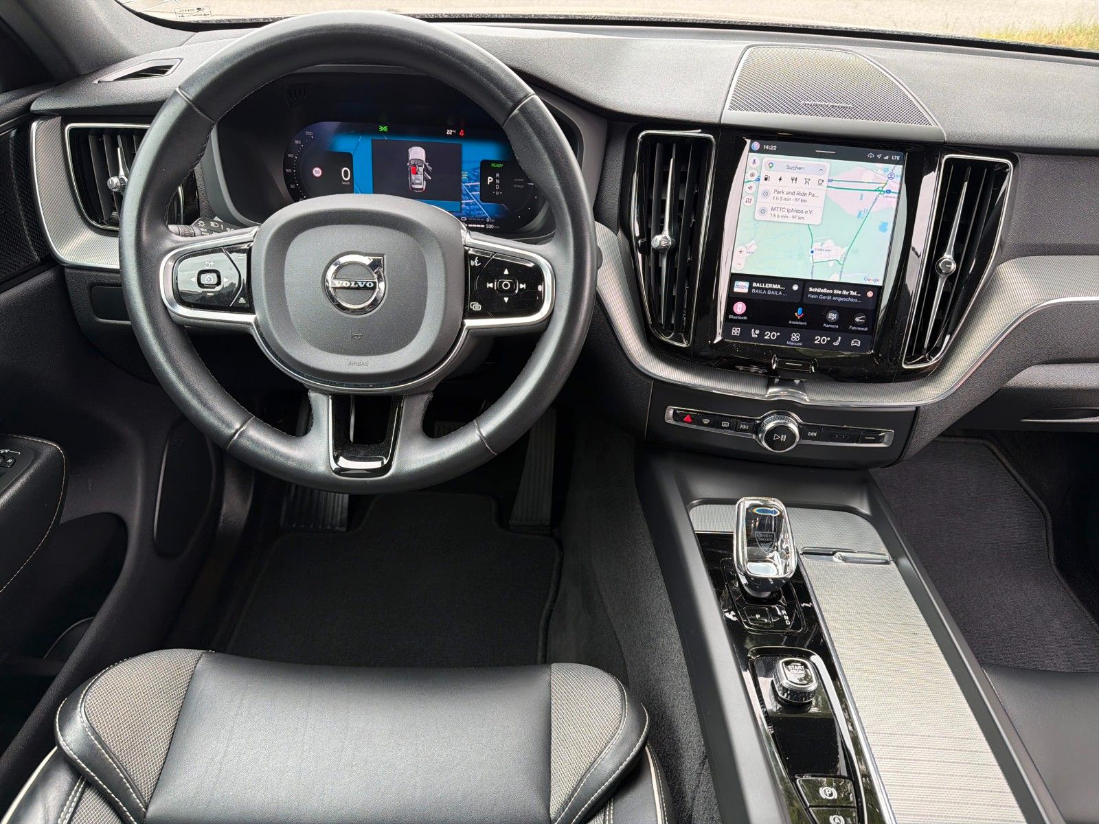 Volvo XC60 R Design Recharge Plug-In Hybrid AWD
