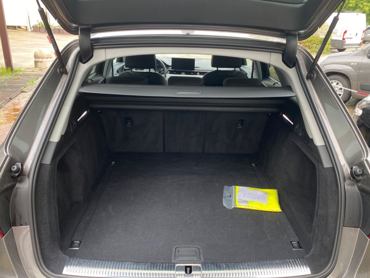 Audi A4 Avant 35 TDI S tronic Business - Samsaru's Car Outlet