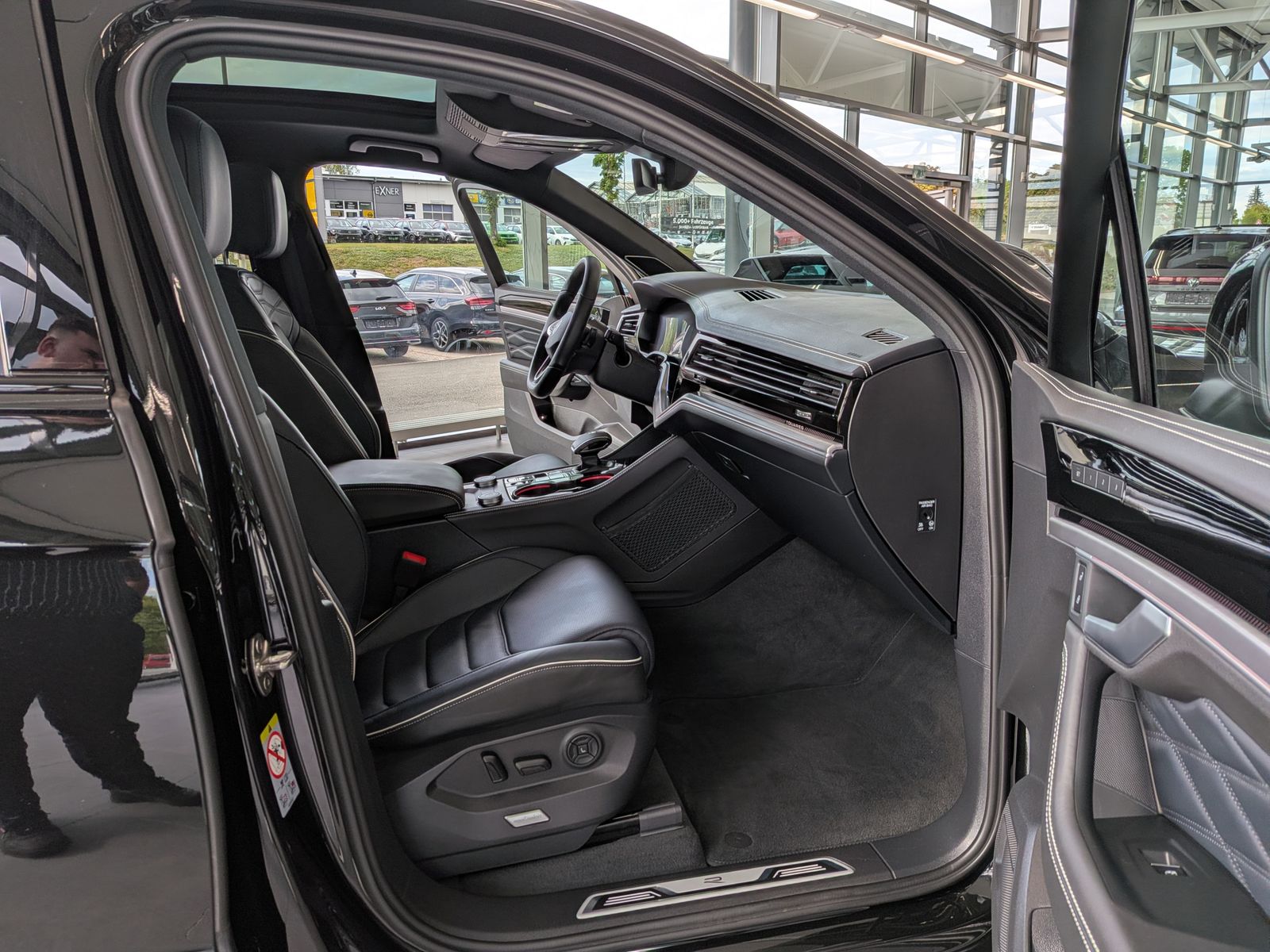 Volkswagen Touareg 3.0TDI 4M R-Line VOLL Black 22" UPE 114T