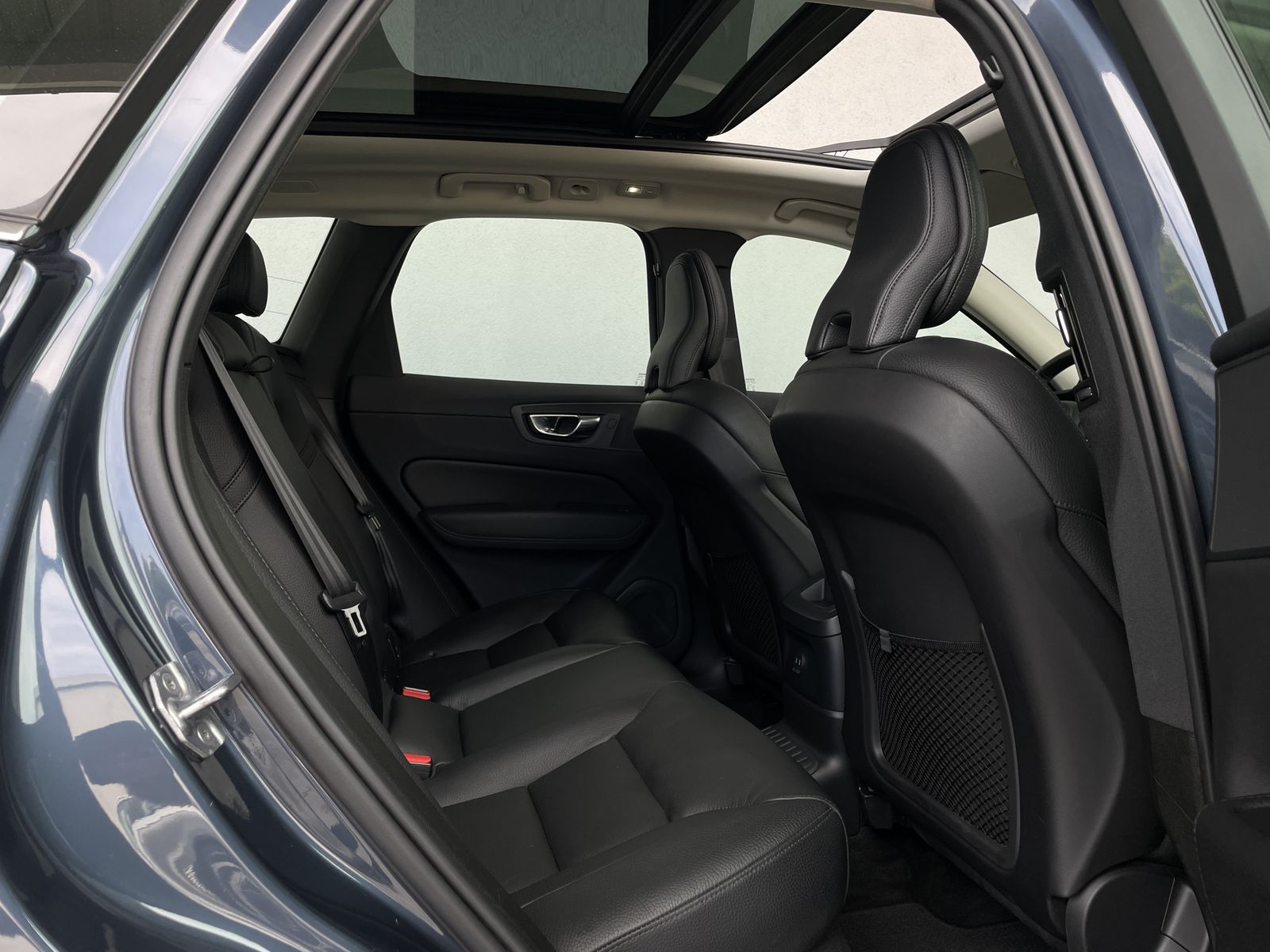 Volvo XC60 T6 Inscription Plug-In AWD - Samsaru's Car Outlet