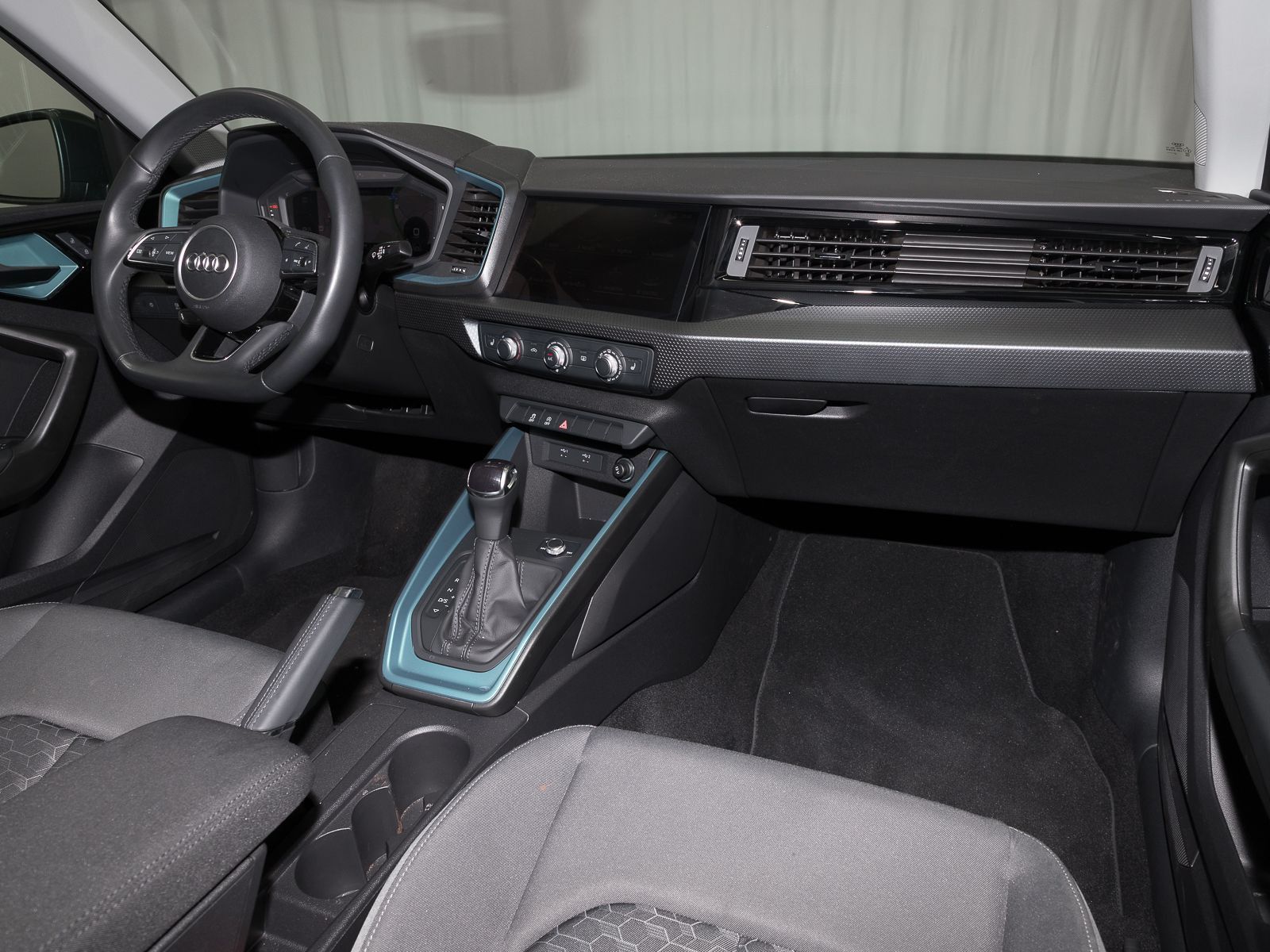 Audi A1 Sportback 25 TFSI ADVANCED - Samsaru's Car Outlet