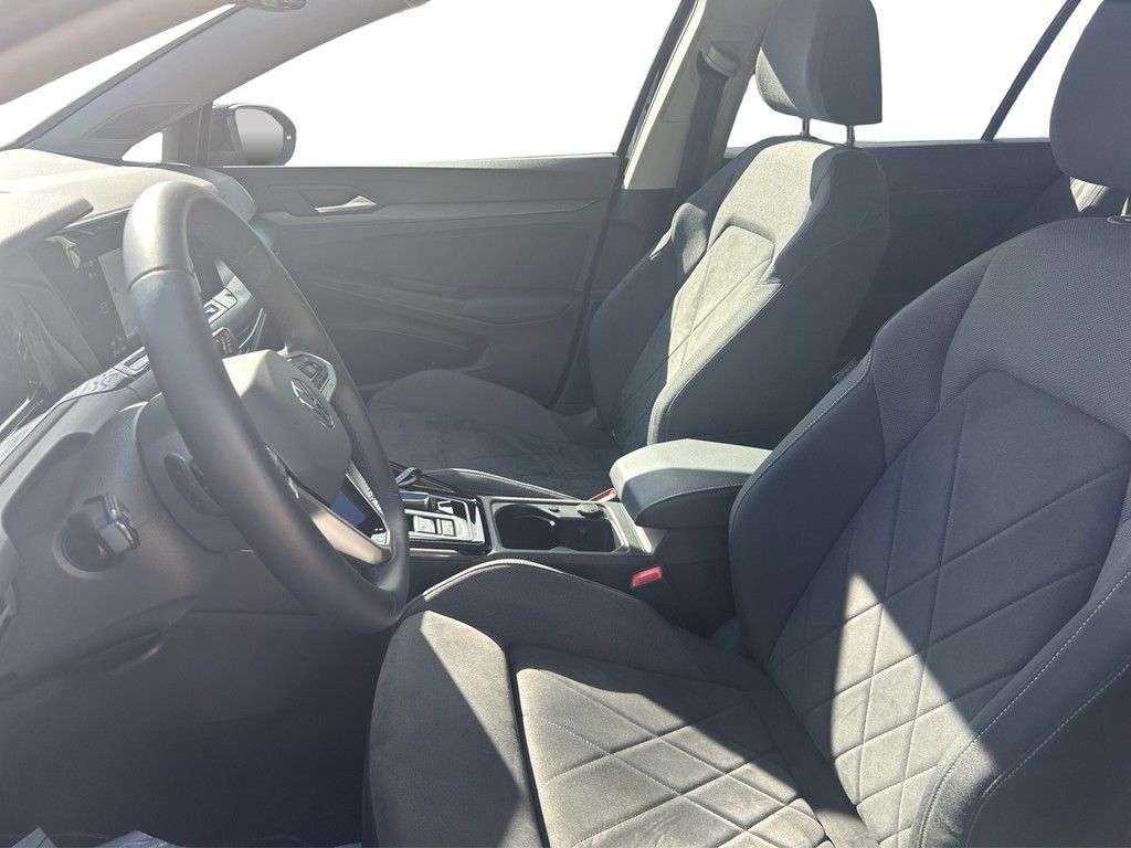 Volkswagen Golf VIII 1.5 eTSI DSG Style - Samsaru's Car Outlet