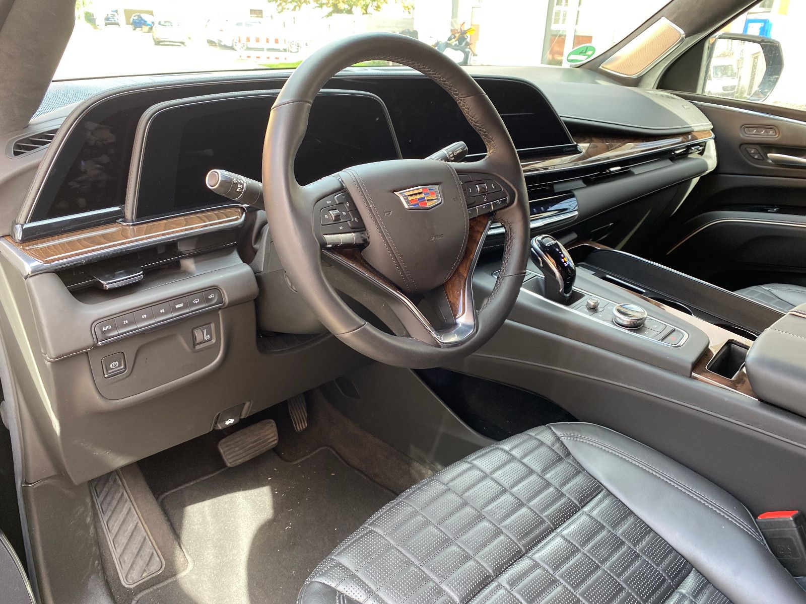 Cadillac Escalade ESV 4WD V8 Premium Platinum
