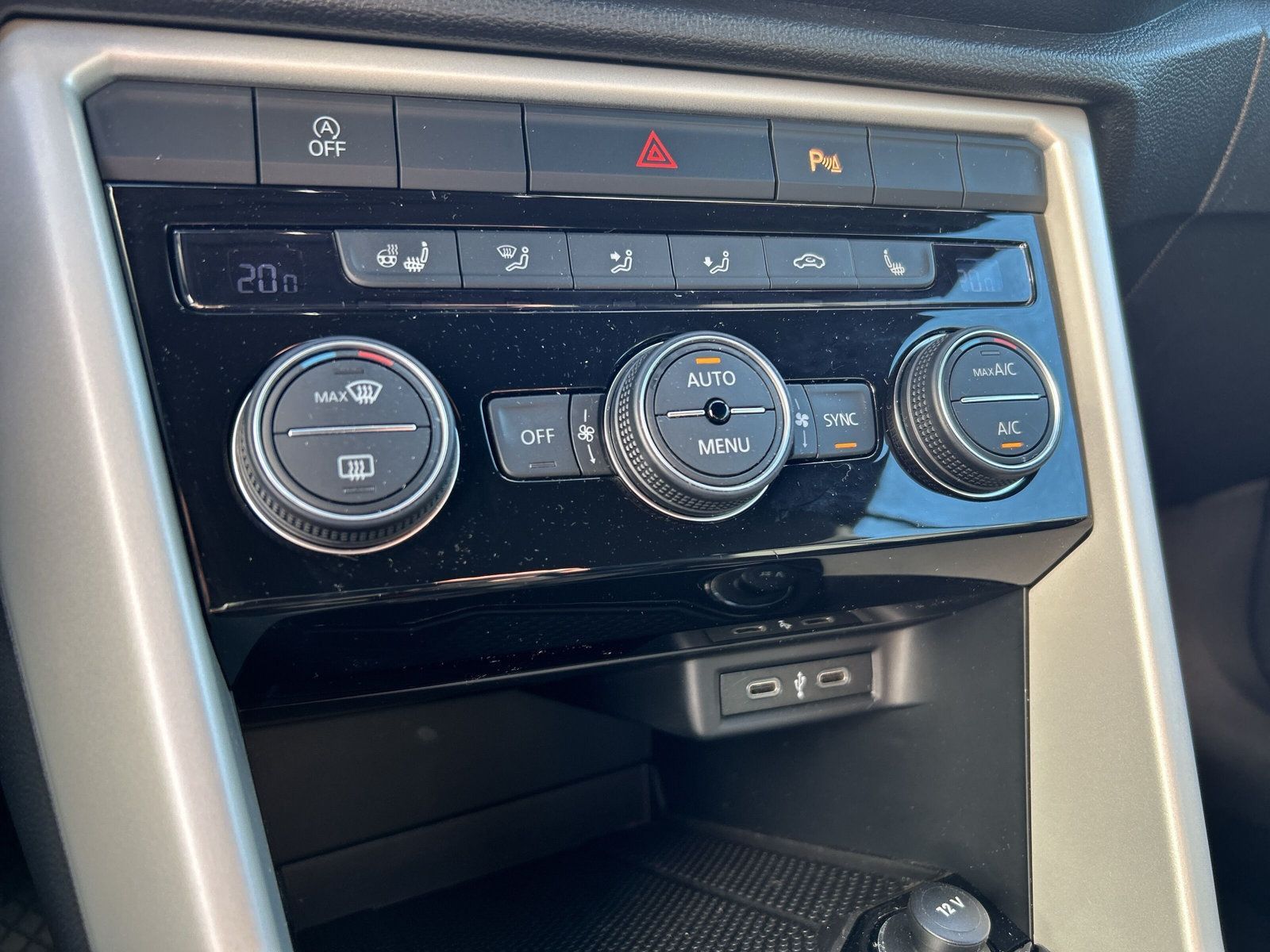 Volkswagen T-Roc 1.0 TSI Style - Samsaru's Car Outlet