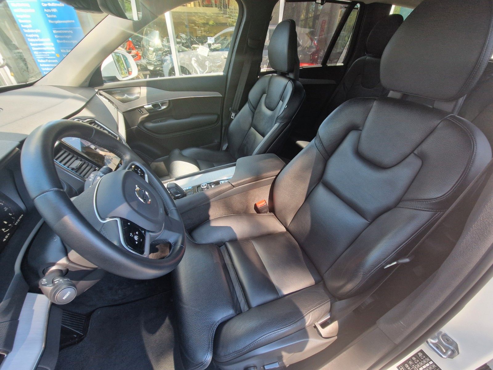 Volvo XC90 Momen Pro AWD D5 AHK 7 Sitze 360° DAB 8fach