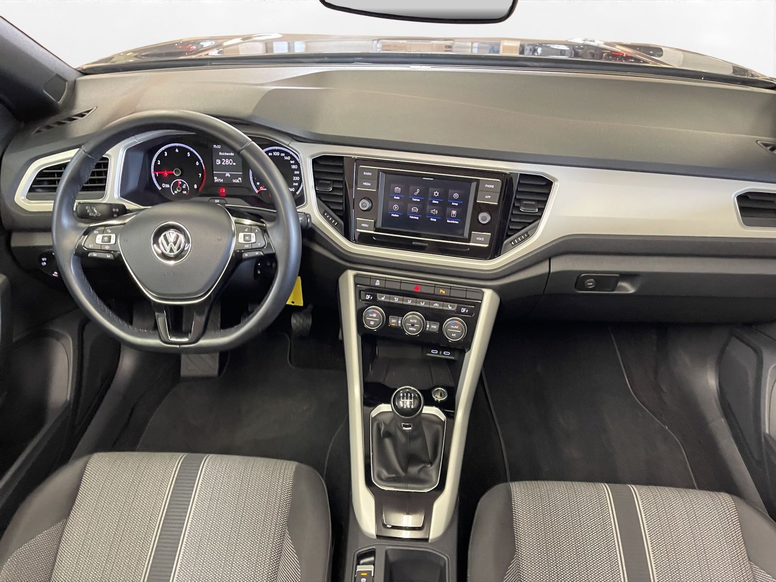 Volkswagen T-Roc Style - Samsaru's Car Outlet