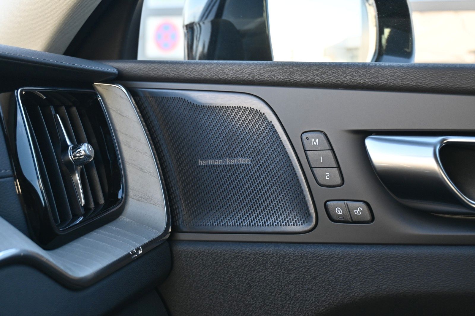 Volvo XC60 B5 B AWD Ultra Dark*PANO*360°*LUFT*ACC*AHK