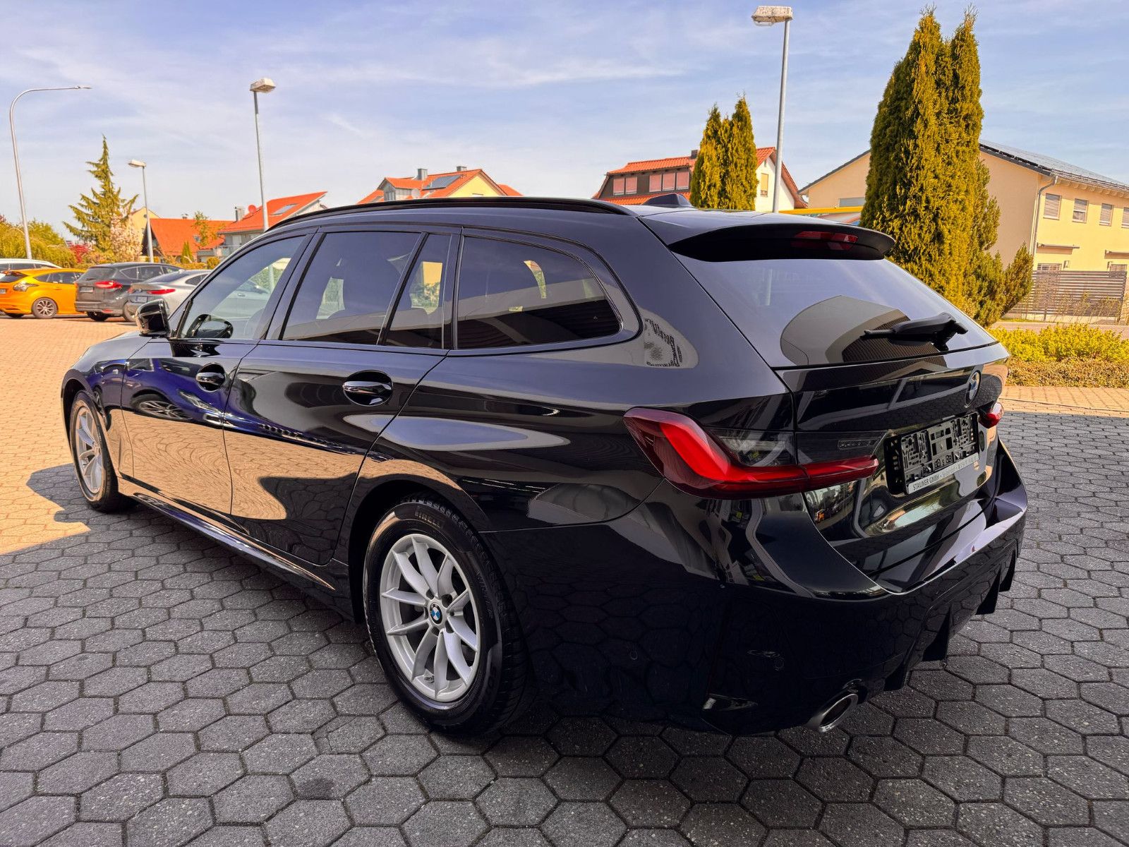 BMW 320 i Touring M-Sport - Samsaru's Car Outlet