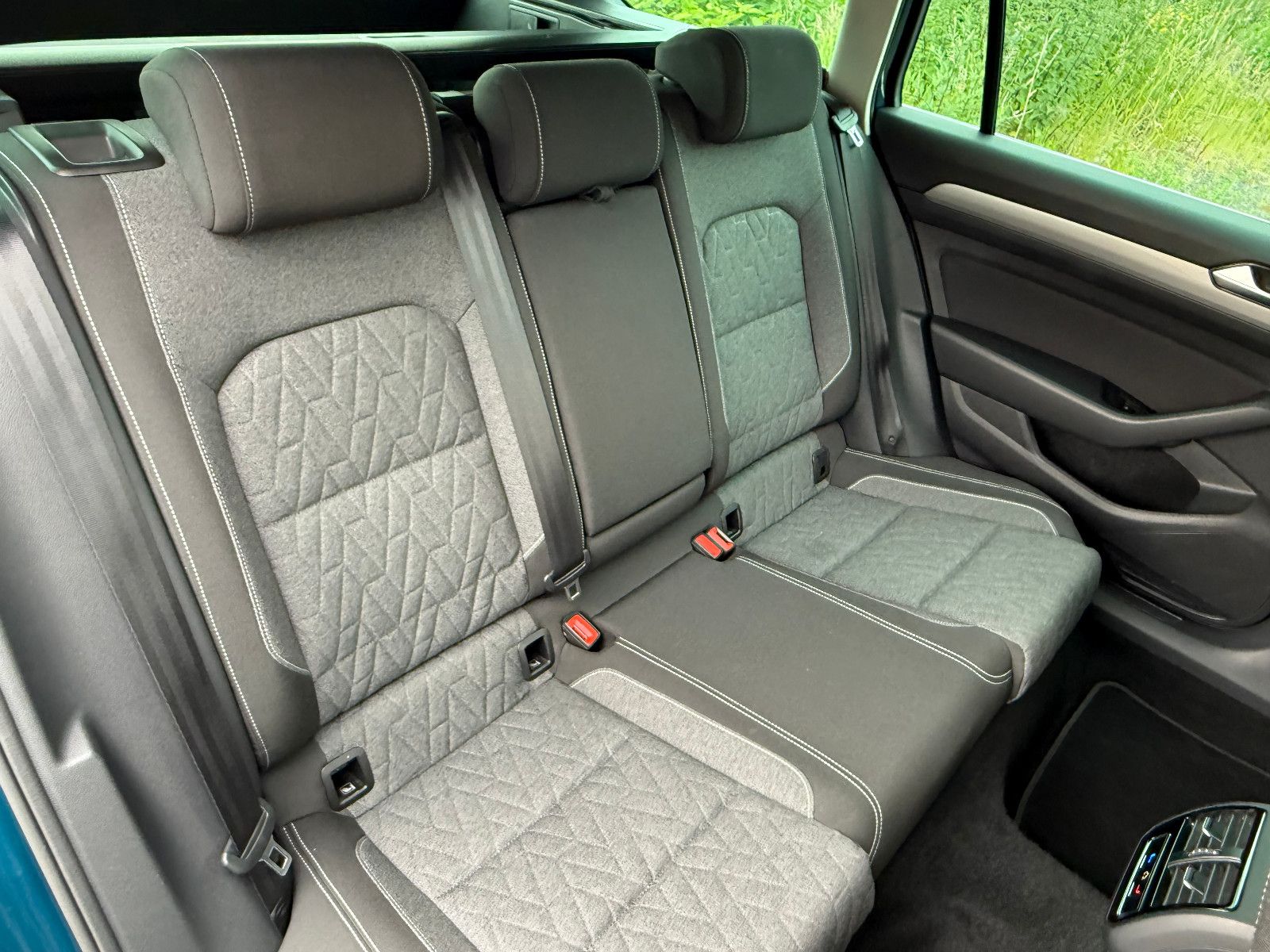 Volkswagen Passat Variant Business - Samsaru's Car Outlet