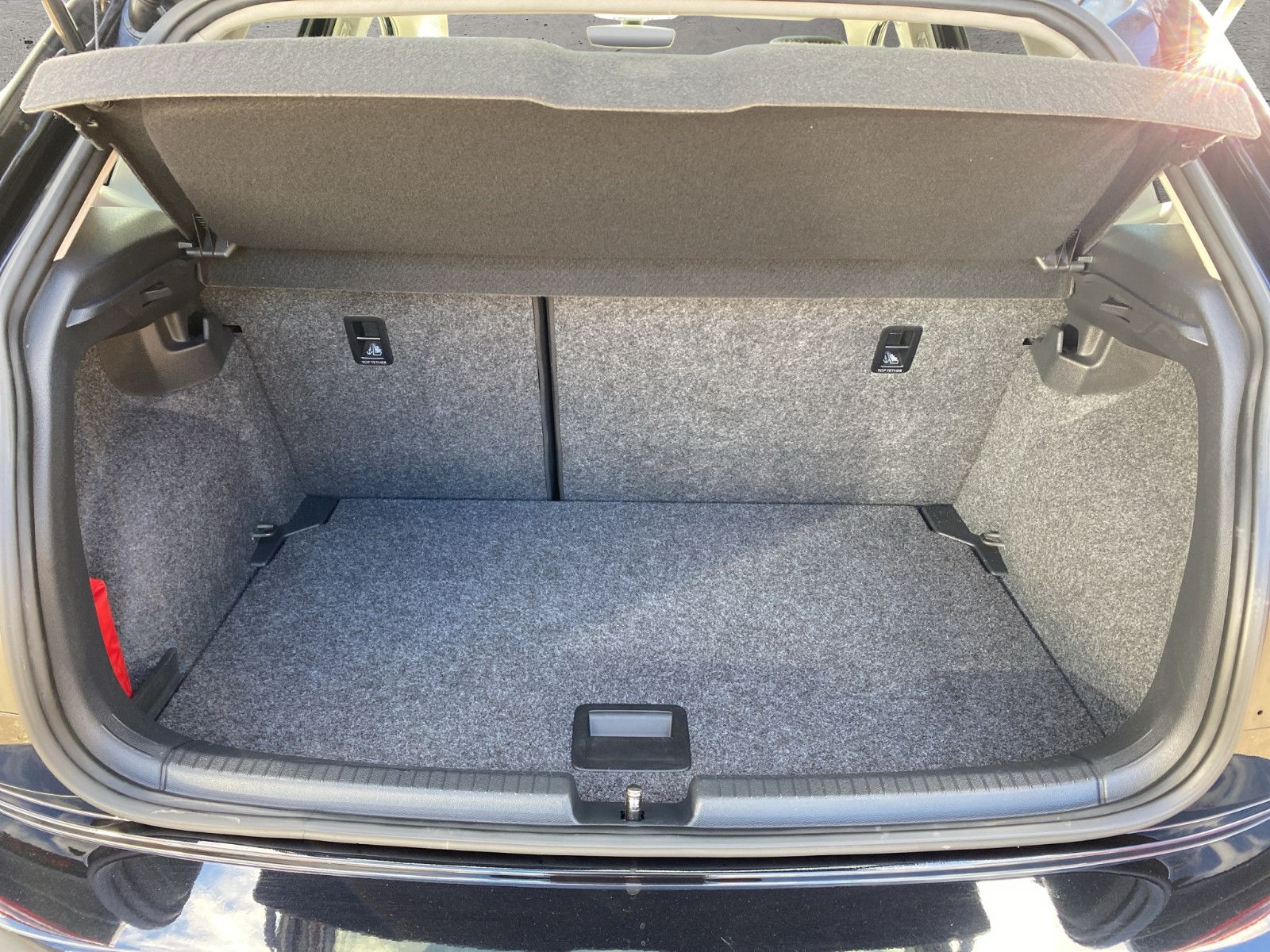 Volkswagen Polo VI Comfortline - Samsaru's Car Outlet