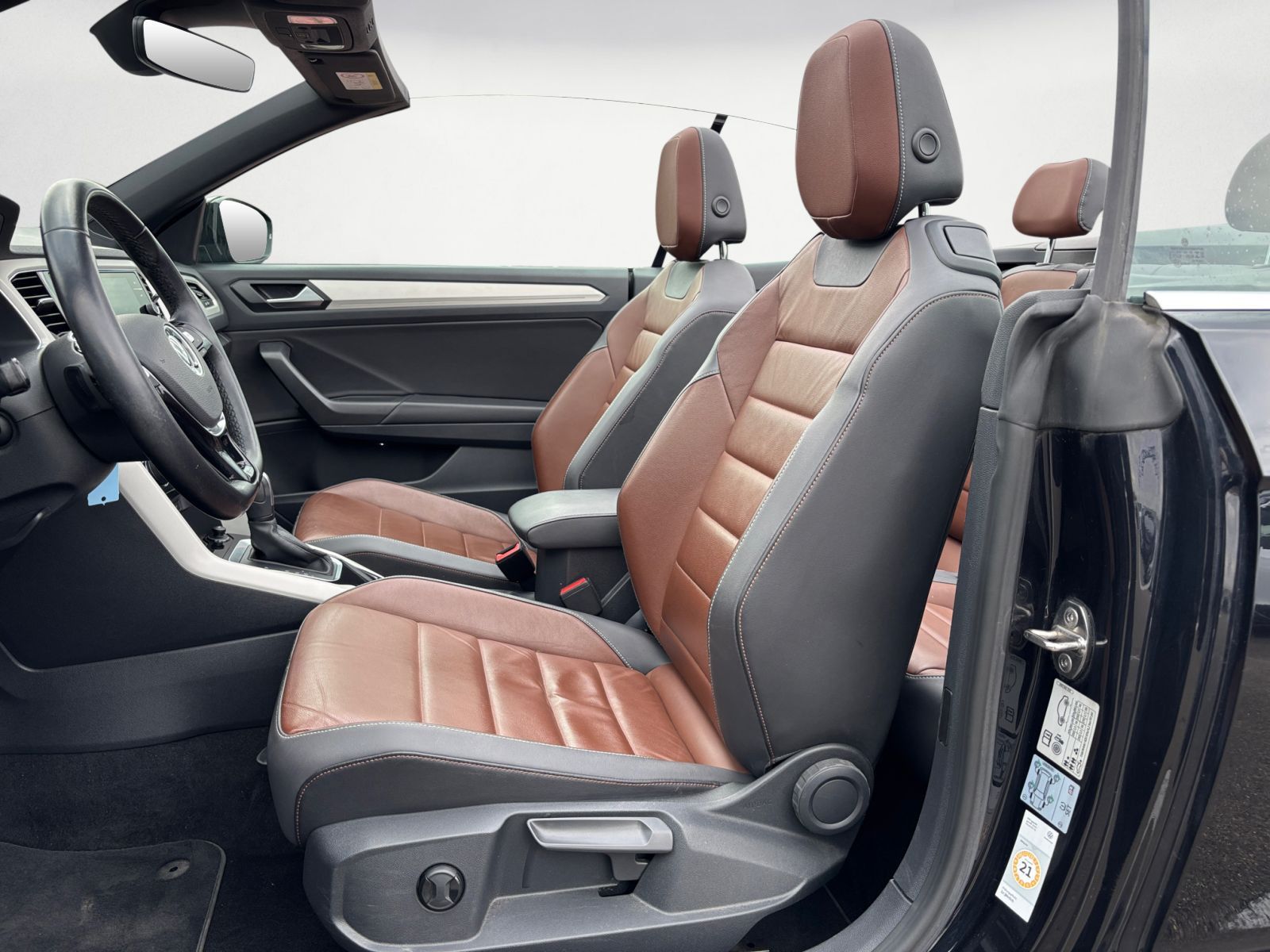 Volkswagen T-Roc 1.5 TSI STYLE DSG - Samsaru's Car Outlet