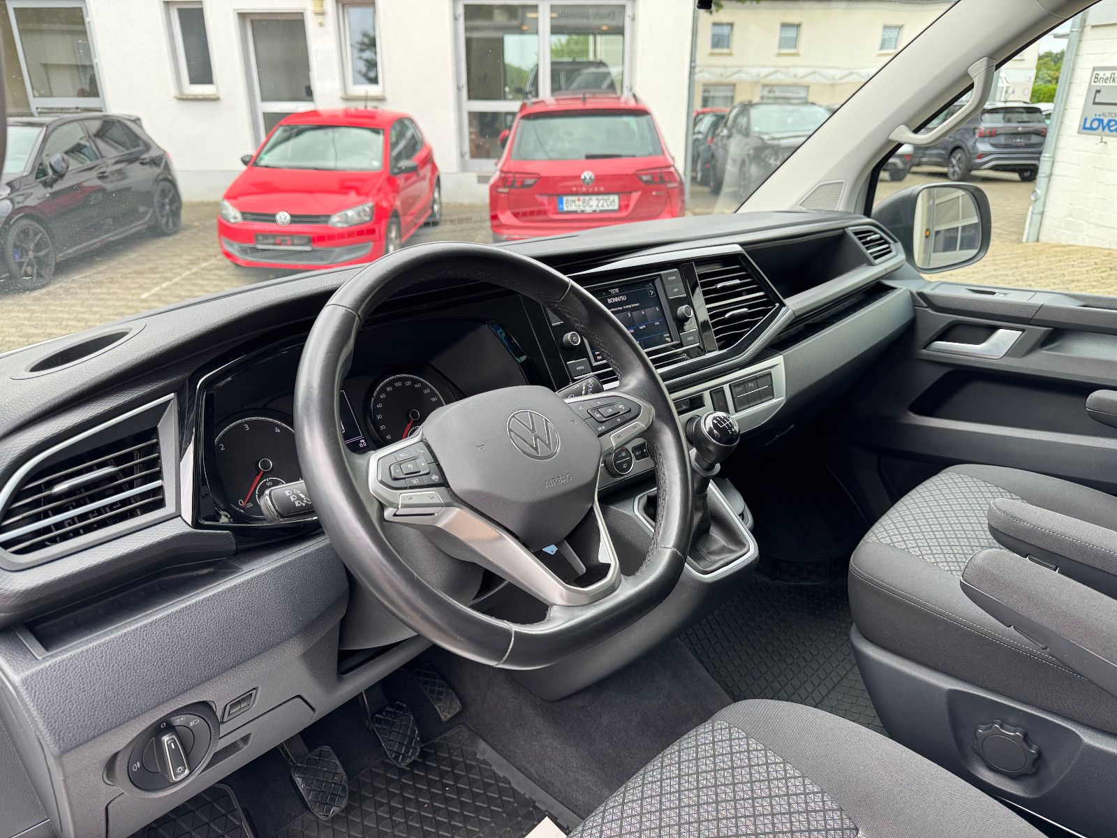 Volkswagen T6.1 Multivan 2.0 TDI Trendline - Samsaru's Car Outlet