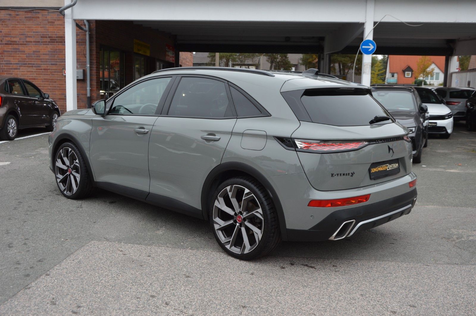 DS Automobiles DS 7 E-Tense 360 Perfor"360°"LED"ACC"NAVI"KEYGO
