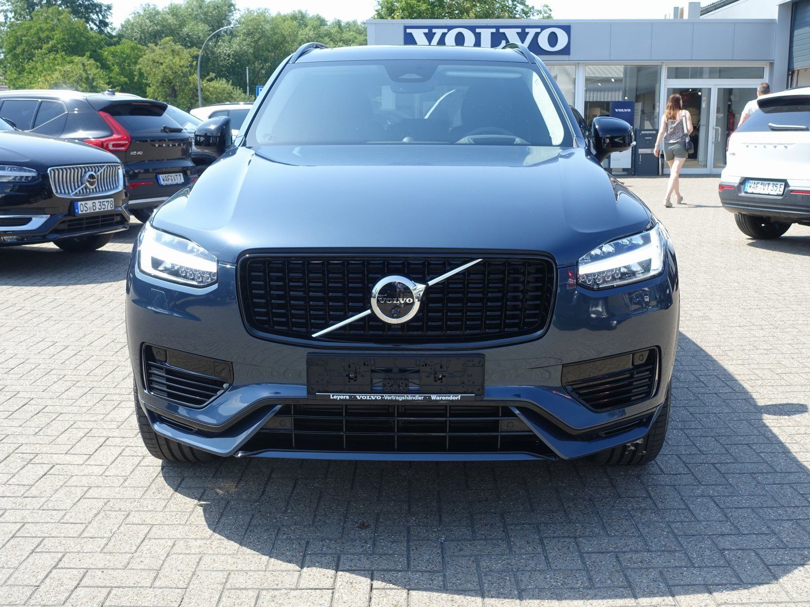 Volvo XC90 Ultra Dark T8 AWD Plug-in Hybrid - Samsaru's Car Outlet