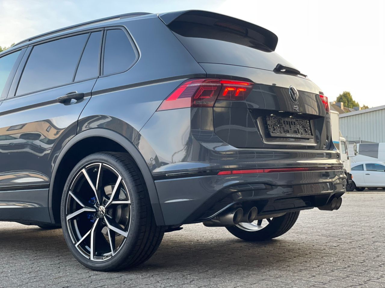 Volkswagen Tiguan R 4Motion - Samsaru's Car Outlet