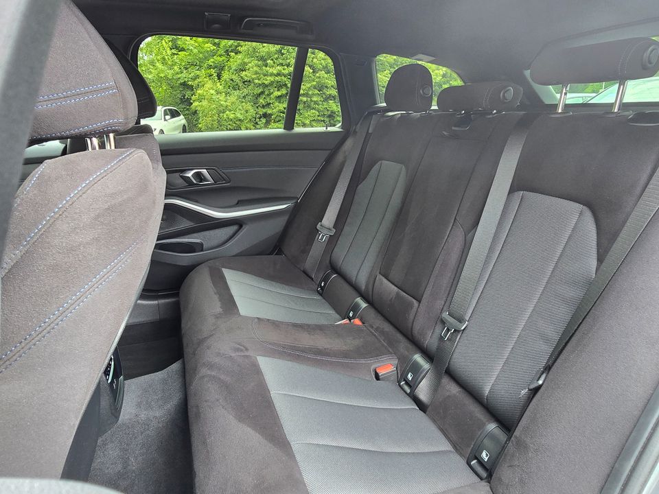 BMW 320d xDrive Touring M Sportpaket*ab 3,99% eff.*