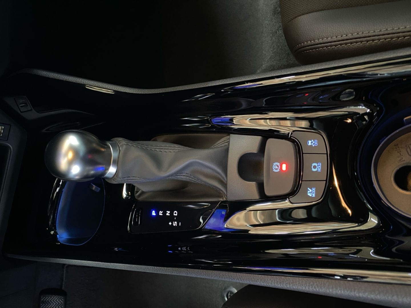 Toyota C-HR 2.0 Hybrid Team D *LED*ACC*CarPlay*CAM*SHZ*