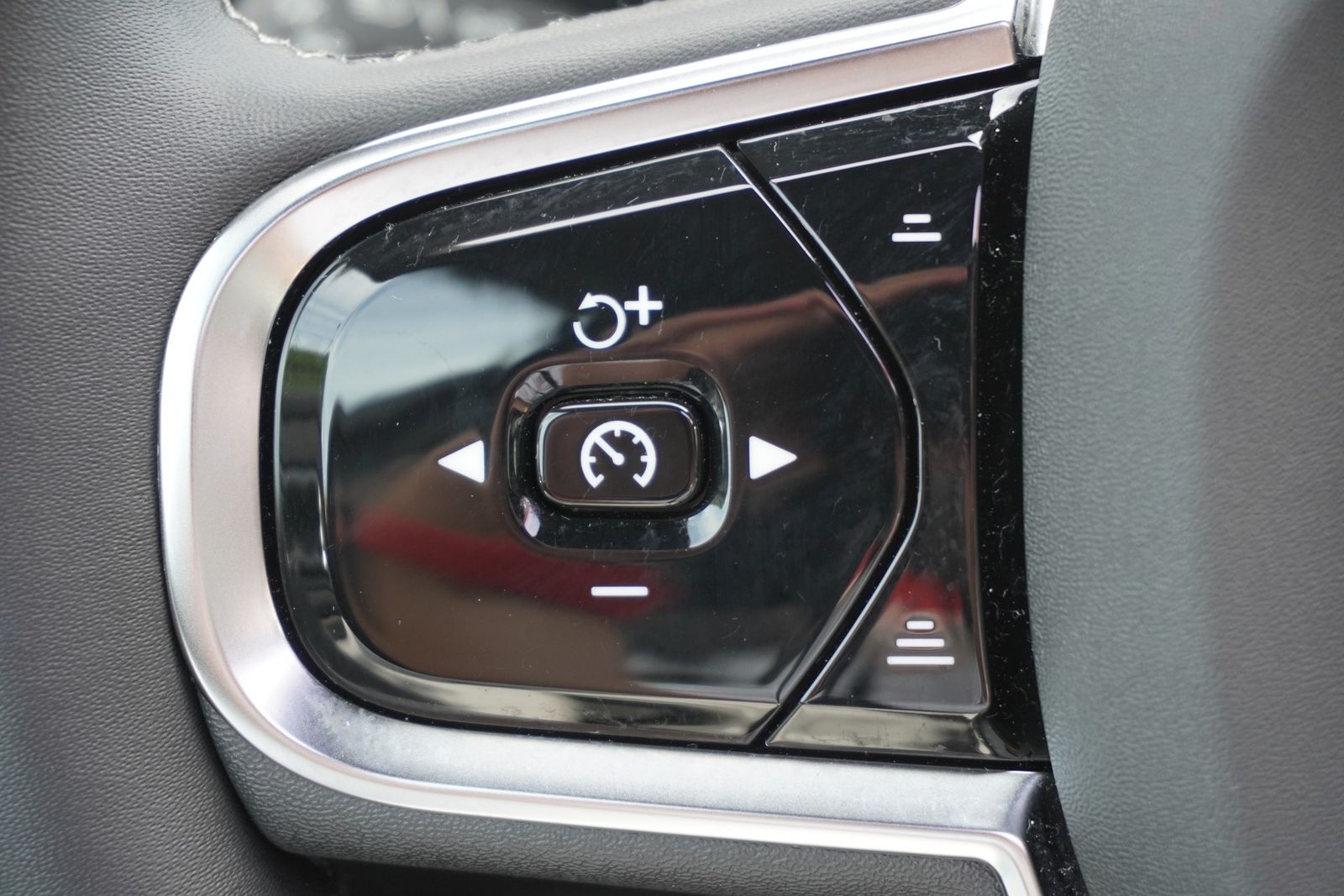 Volvo S60 2.0 M-Hybrid Plus Dark LED Panorama 360° DAB