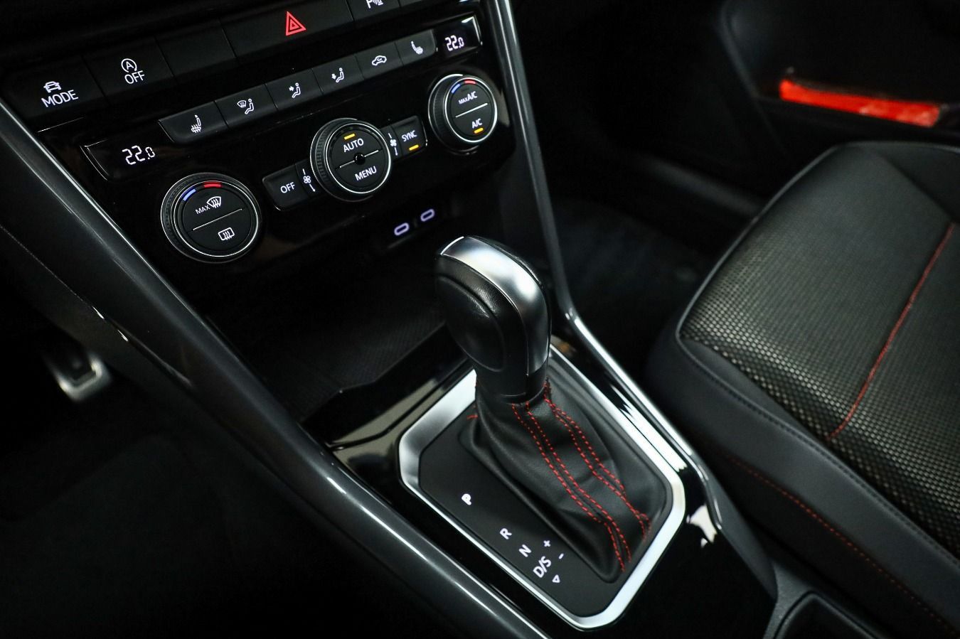 Volkswagen T-Roc 1.5 TSI DSG SPORT - Samsaru's Car Outlet