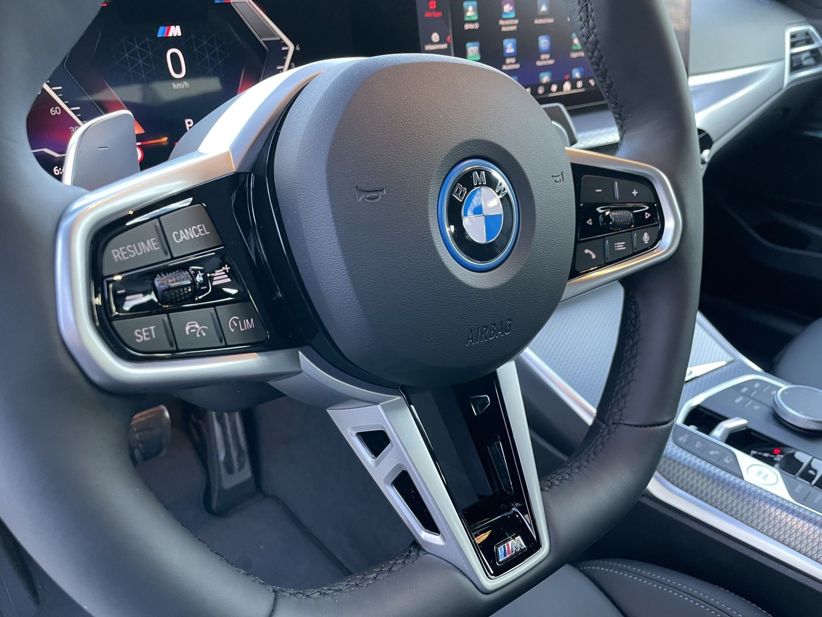 BMW 330e xDrive A M-Sportpaket Navi|PDC|MFL|AHK|SHZ