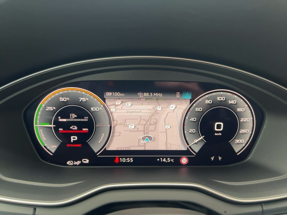 Audi Q5 50 TFSI e S line quattro S tronic Matrix Pano