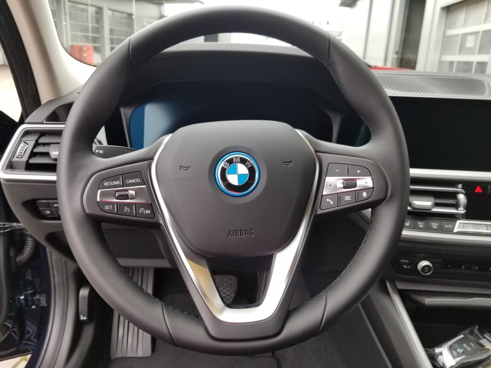 BMW 330e xDrive Touring Advantage - Samsaru's Car Outlet