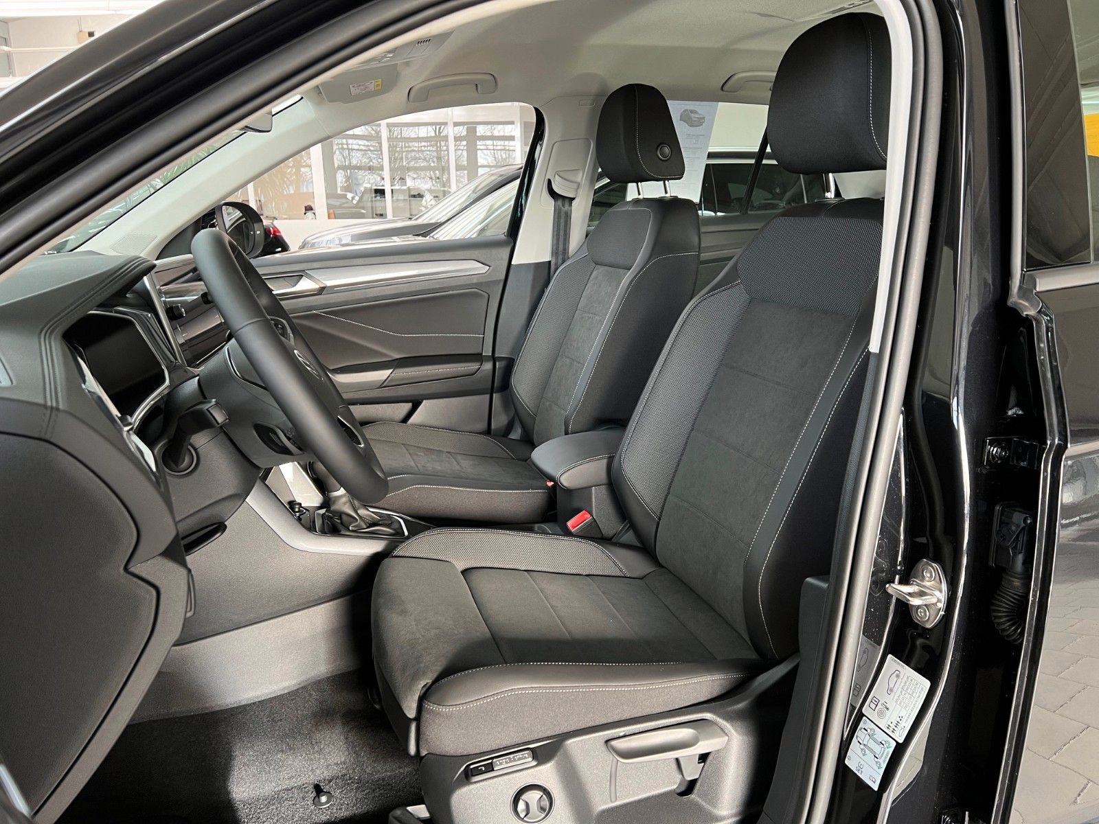 Volkswagen T-Roc Style 2.0TDI DSG - Samsaru's Car Outlet