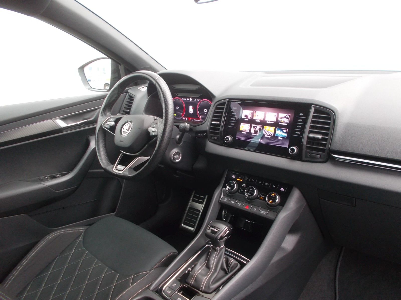 Skoda Karoq  1.5 TSI Sportline * DSG * Navi *AHK *360°